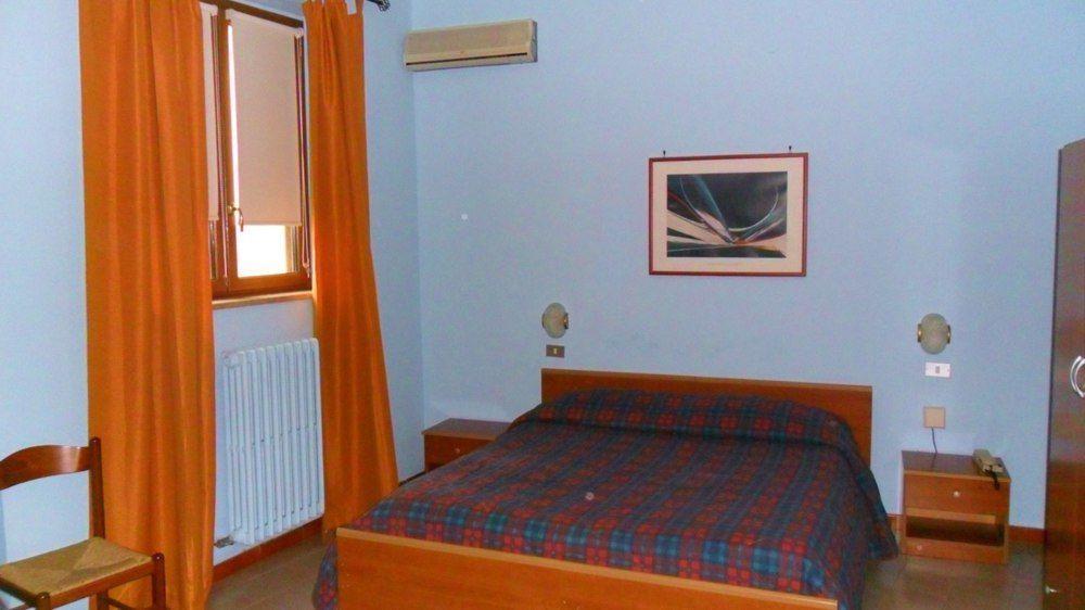 Hotel Mediterraneo Giovinazzo Εξωτερικό φωτογραφία